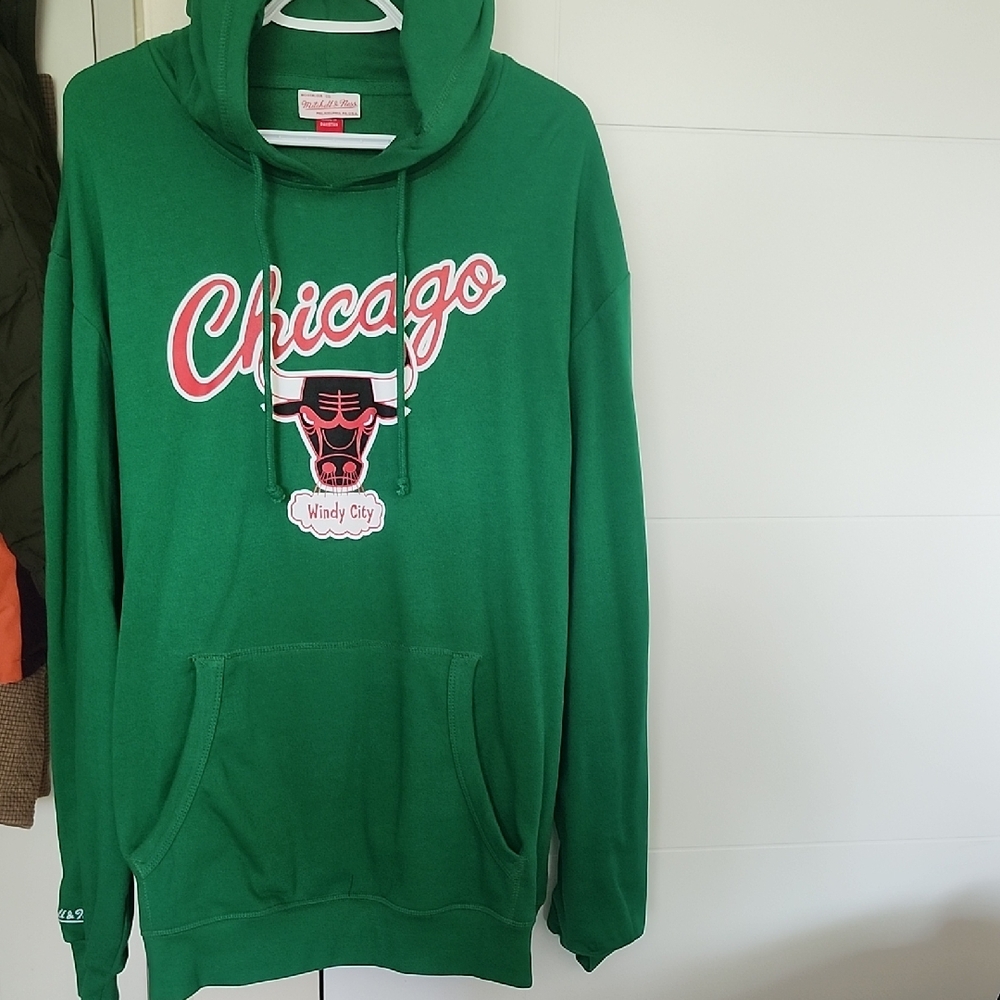 Mitchell & Ness Size XXL Green Sweatshirt Chicago Bulls Edition